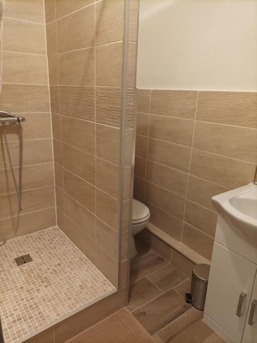 Studio Meuble Climatise Avec Terrasse Draguignan Eksteriør bilde